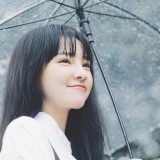 ��λ���������У����һλ�ǡ�ӣ��Ů�񡱣���һλ����ߺ�����Ȧ