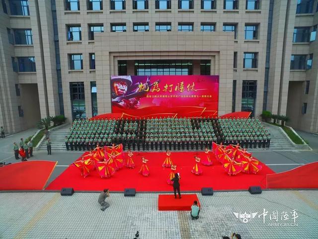 就为打胜仗！陆军工程大学通信士官学校举行广场歌咏比赛