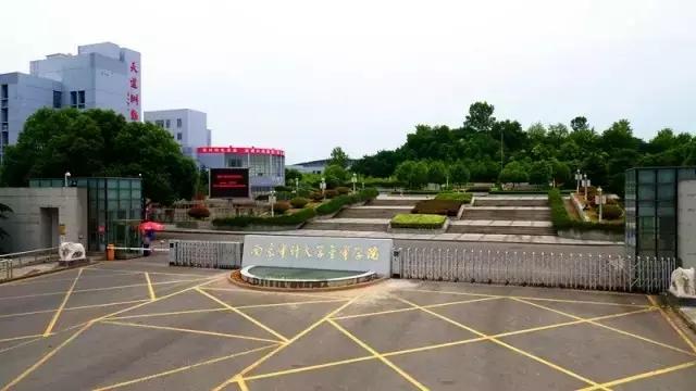 ��20������������ѧ¼ȡ�ֱȽϵͣ���ʵ���������ͷ������ղأ�