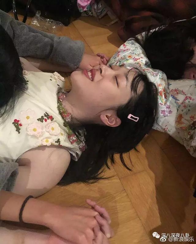 “南韩刘亦菲”的SM社团闺女崔雪莉主动晒了一堆放飞自我的脱线照