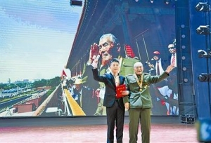 ��У����������������Ƭ