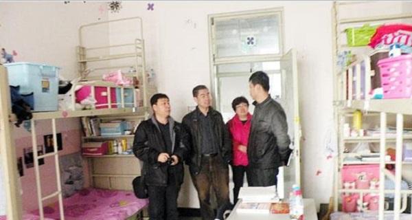�������ӿƼ�ѧԺ