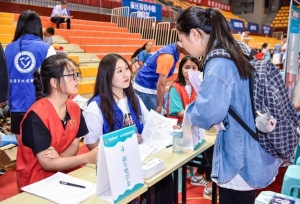 �廪��ѧ���人��ѧ��7����У���ϡ���١�����������թƭ������