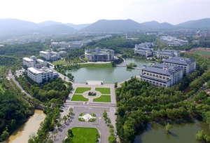 �Ͼ���ƴ�ѧ�����쵼