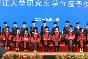 ������˵ͬУ�о����Ȳ��ϱ���������ʵ��������